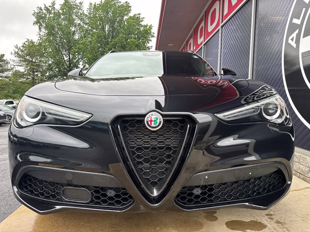 Used 2023 Alfa Romeo Stelvio Veloce AWD/4WD image 8