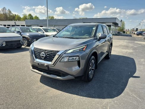 Used 2023 Nissan Rogue SV AWD/4WD image 3