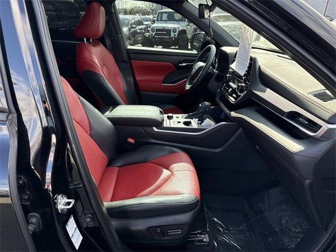 Used 2022 Toyota Highlander XSE image 9