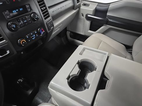 Certified 2019 Ford F350 4x4 Regular Cab DRW Super Duty image 31