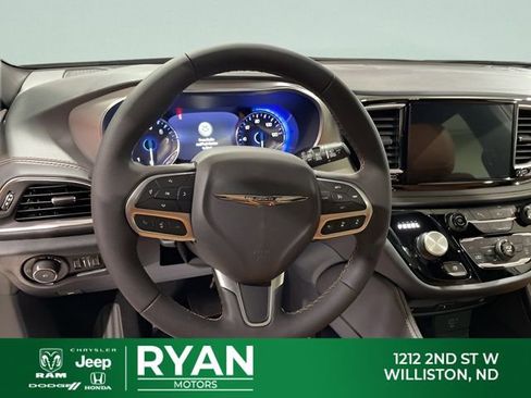 New 2026 Chrysler Pacifica Pinnacle image 17