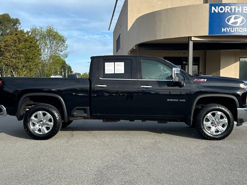 Used 2022 Chevrolet Silverado 2500 LTZ w/ LTZ Premium Package AWD/4WD image 3
