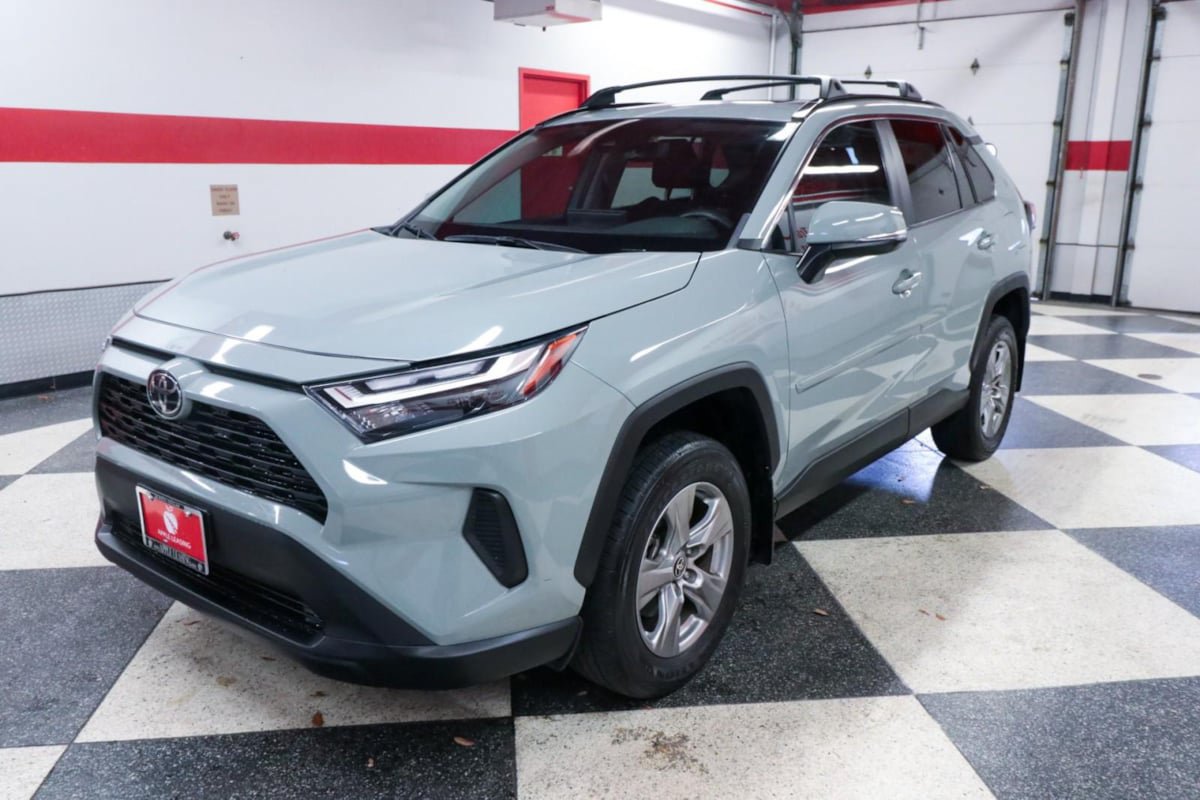 Used 2022 Toyota RAV4 XLE w/ Convenience Package FWD image 5