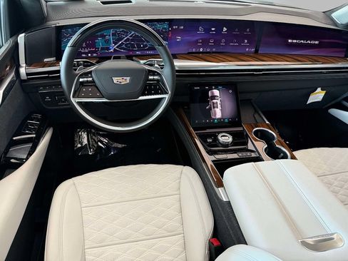 Used 2026 Cadillac Escalade Platinum Sport w/ LPO, ONYX Package AWD/4WD image 4