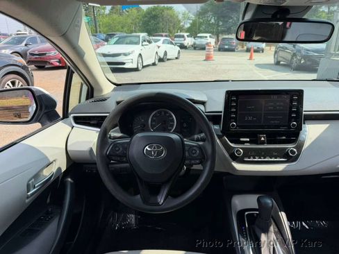 Used 2021 Toyota Corolla LE FWD image 17