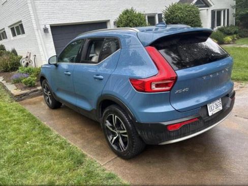 Used 2023 Volvo XC40 B5 Plus AWD/4WD image 11