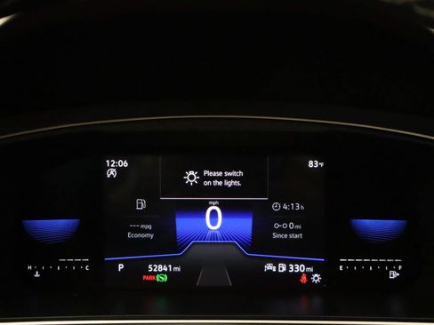 Used 2023 Volkswagen Tiguan SE w/ Panoramic Sunroof Package FWD image 7