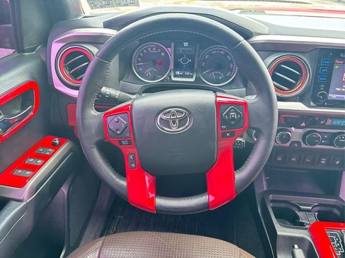 Used 2016 Toyota Tacoma Limited w/ Towing Package AWD/4WD image 28
