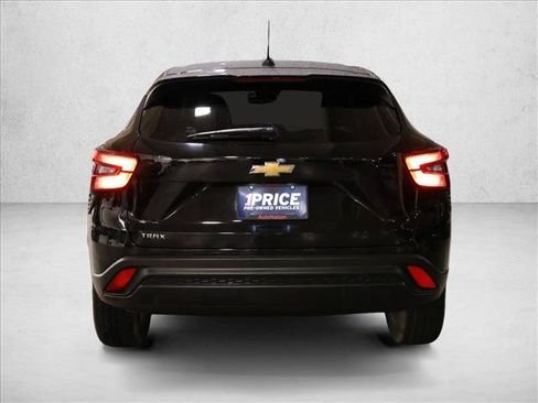 Used 2024 Chevrolet Trax LS w/ LS Convenience Package FWD image 9