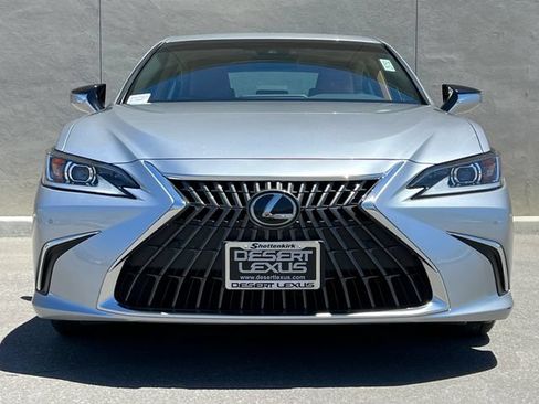 Used 2025 Lexus ES 300h w/ Premium Package FWD image 3