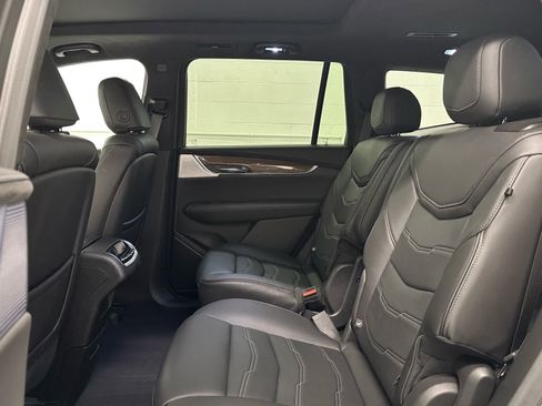Used 2025 Cadillac XT6 Premium Luxury w/ Platinum Package AWD/4WD image 15