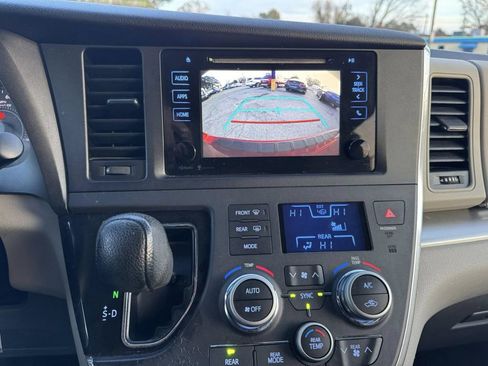Used 2015 Toyota Sienna LE image 16