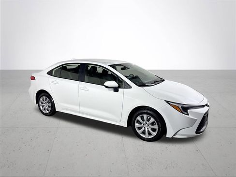 Used 2024 Toyota Corolla LE image 4