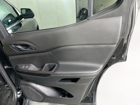 Used 2019 GMC Acadia SLT image 31