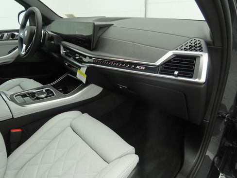 New 2026 BMW X5 sDrive40i w/ Climate Comfort Package image 18