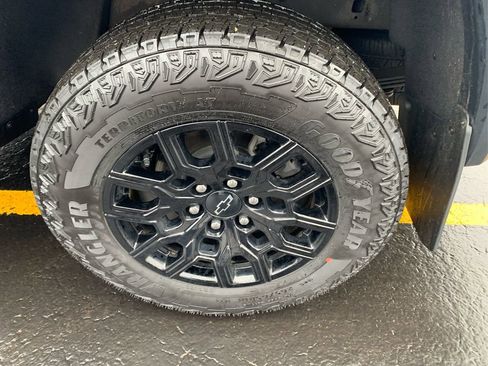 Used 2025 Chevrolet Colorado Trail Boss image 33