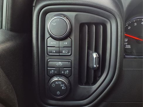 Used 2024 Chevrolet Silverado 1500 Custom image 18