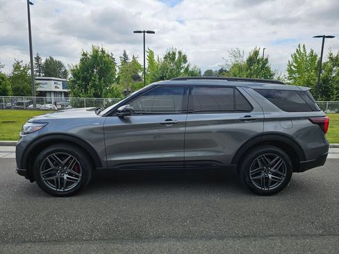 Used 2025 Ford Explorer ST-Line w/ Premium Package AWD/4WD image 2