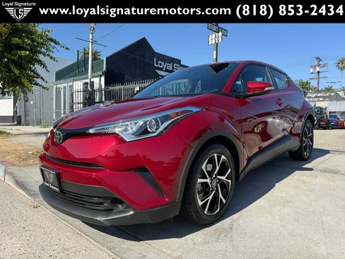 Used 2018 Toyota C-HR XLE FWD image 3
