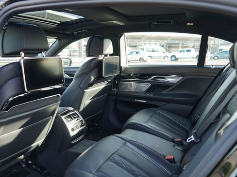 Used 2018 BMW 750i RWD image 19