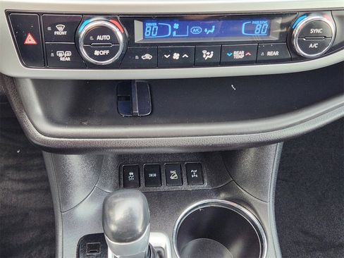 Used 2017 Toyota Highlander SE image 18