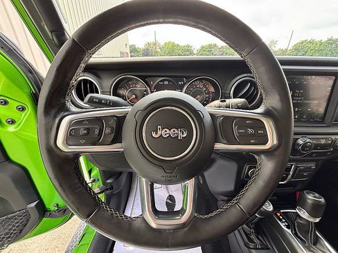 Used 2019 Jeep Wrangler Unlimited Sahara w/ Uconnect 4C Nav & Sound Group AWD/4WD image 10
