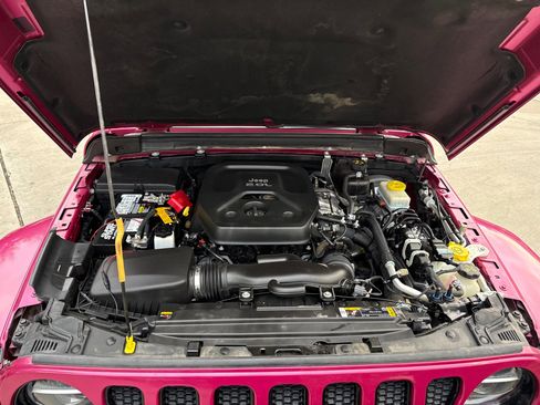 Used 2021 Jeep Wrangler Unlimited Sahara image 3