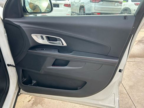 Used 2015 Chevrolet Equinox LT image 16