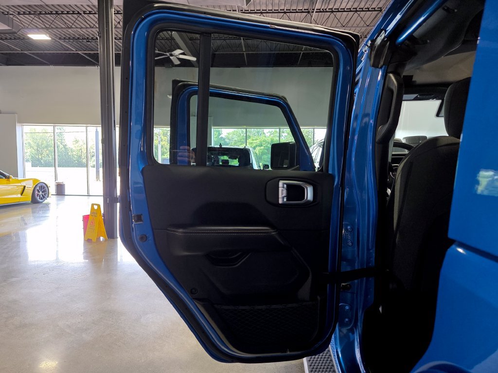 Used 2024 Jeep Wrangler Unlimited Sahara w/ Technology Group AWD/4WD image 16