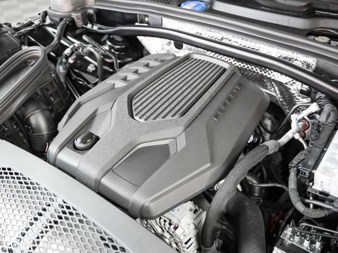 New 2026 Porsche Macan image 12