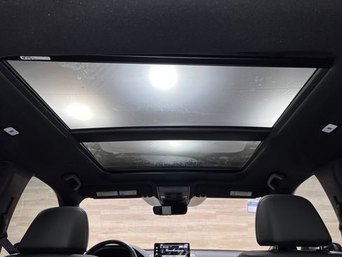 Used 2025 Honda Pilot TrailSport image 17