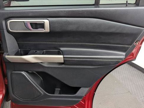 Used 2022 Ford Explorer XLT RWD image 19