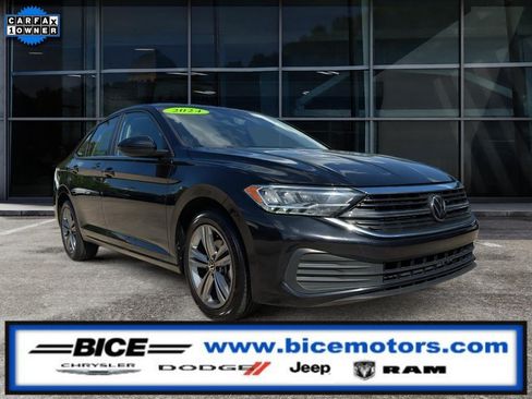 Used 2024 Volkswagen Jetta SE FWD image 1