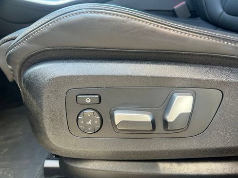 Used 2025 BMW X5 xDrive50e w/ Executive Package AWD/4WD image 16