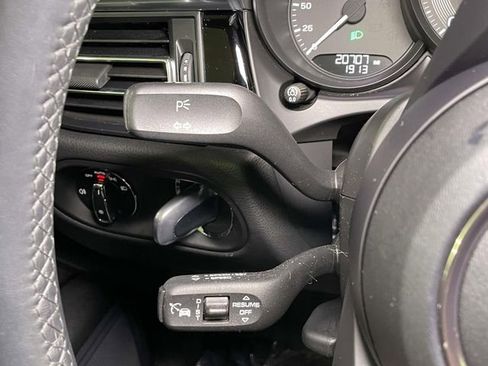 Certified 2024 Porsche Macan AWD/4WD image 42
