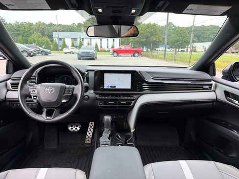 Used 2025 Toyota Camry SE FWD image 8