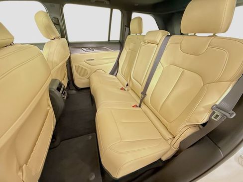 New 2025 Jeep Grand Cherokee Limited image 24