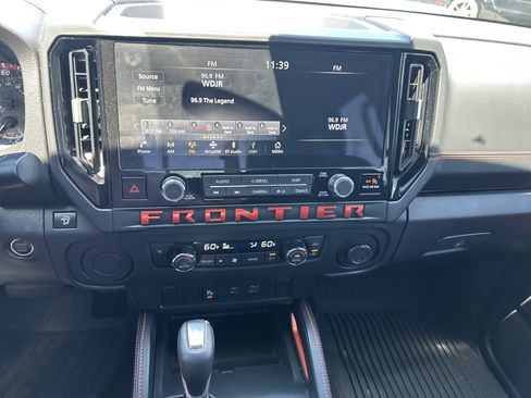 Used 2025 Nissan Frontier Pro-X RWD image 11
