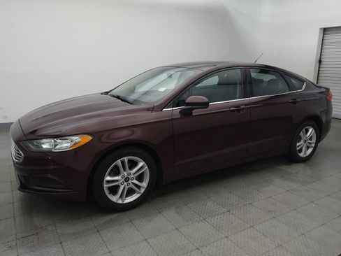 Used 2018 Ford Fusion SE FWD image 2