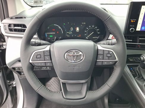 Certified 2025 Toyota Sienna XLE AWD/4WD image 21