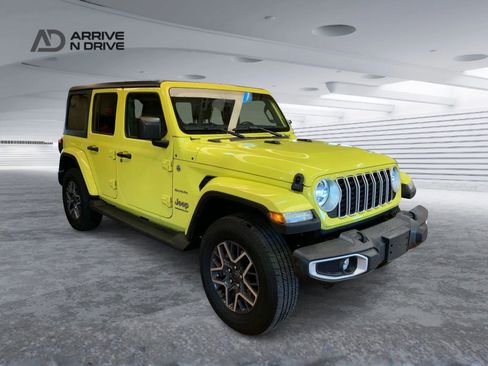Used 2024 Jeep Wrangler Unlimited Sahara image 2