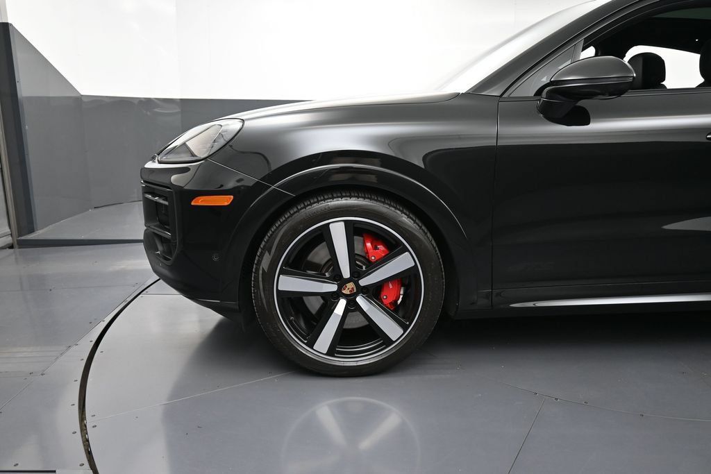 Certified 2025 Porsche Cayenne GTS AWD/4WD image 12