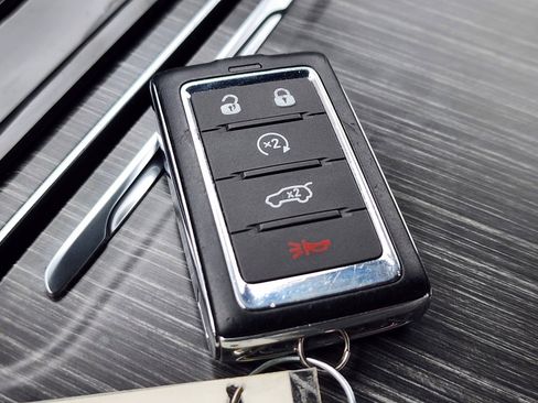 Used 2024 Jeep Wagoneer L Series II w/ Flexible Seating Group image 32