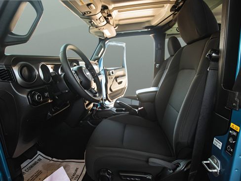 Used 2023 Jeep Wrangler Sport S AWD/4WD image 16