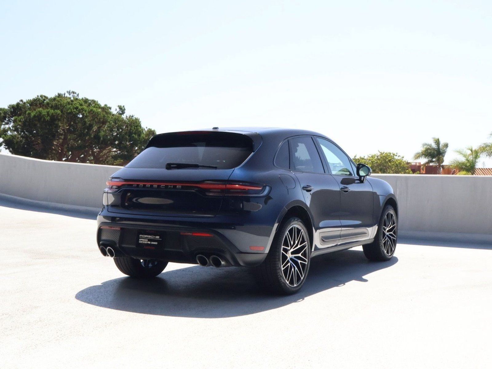 Certified 2023 Porsche Macan AWD/4WD image 9