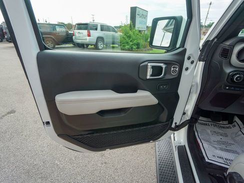 Used 2021 Jeep Wrangler Unlimited Sahara image 17