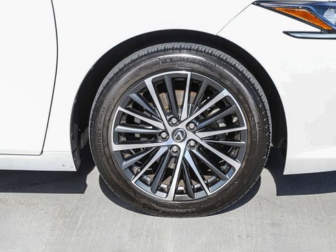 Used 2024 Lexus ES 350 w/ Premium Package image 10