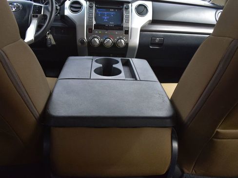 Used 2017 Toyota Tundra SR5 AWD/4WD image 29