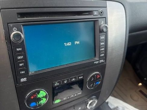 Used 2010 GMC Yukon XL SLT AWD/4WD image 6