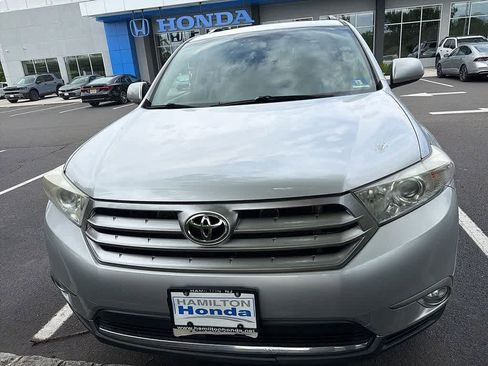 Used 2013 Toyota Highlander SE AWD/4WD image 2